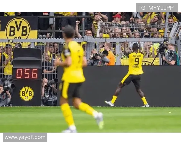 汉堡遭遇两连败,球队表现低迷令球迷揪心 汉堡遭遇两连败,球队表现低迷令球迷揪心